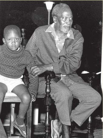 Jomo Kenyatta with Uhuru Kenyatta as a child